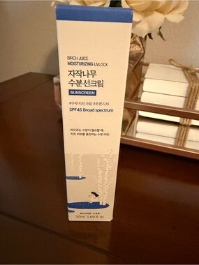 ROUND LAB Birch Juice Moisturizing UVLOCK SPF 45 NIB